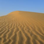 desert dunes (foto: Clément Bardot / CC BY-SA 4.0, Wikimedia Commons)