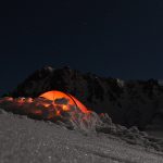 camping tent mountains (foto: Paxson Woelber / CC BY 2.0, Wikimedia Commons)