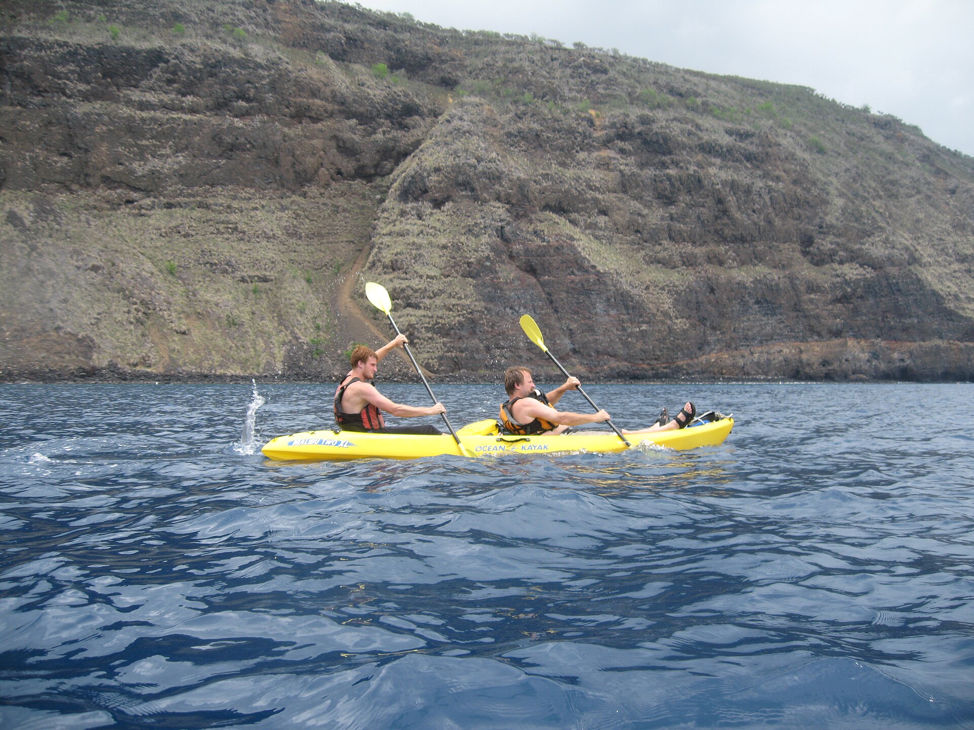 La mejor decisión en kayak de mar suele ser quedarse en tierra