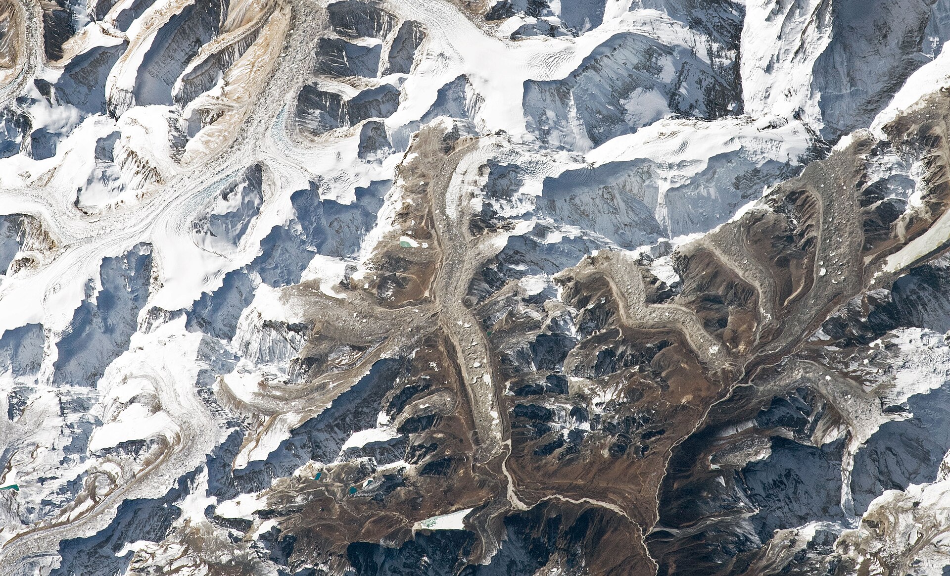 Dónde abandona la gente en los Tres Pasos del Everest